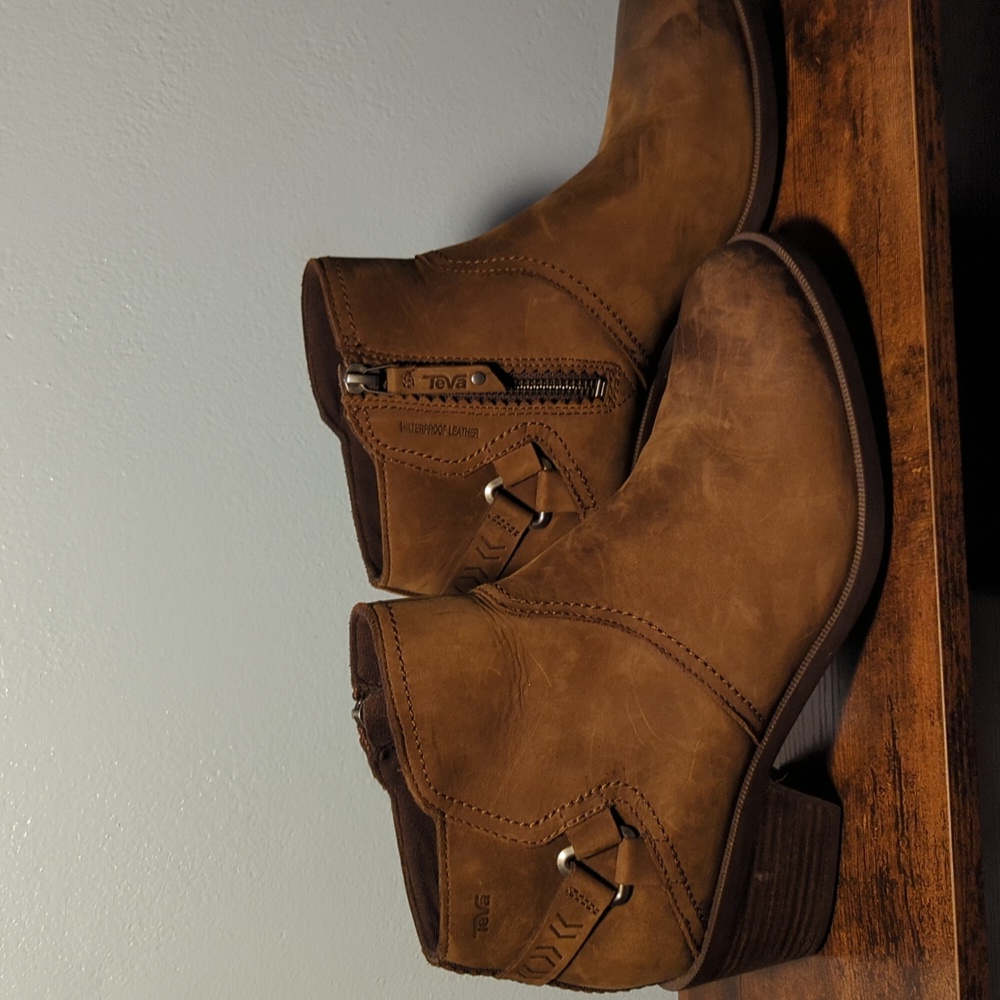 Teva 'Foxy' Waterproof Leather Ankle Boots - Picture 3 of 11
